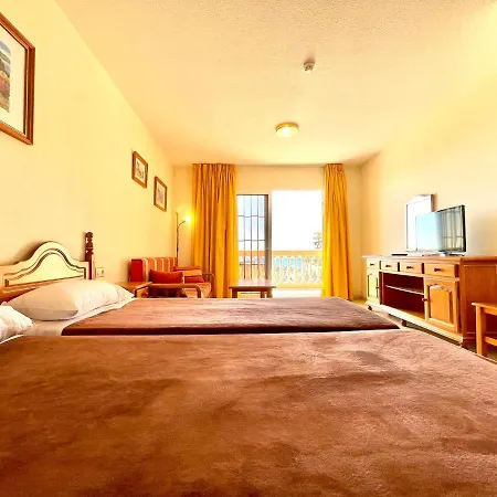 Family Studio, Wifi, Heated Pool, Tenerife South *